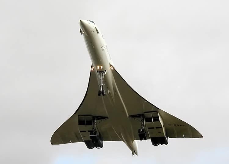 Concorde jet taking off